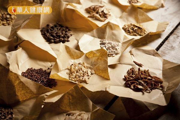 应丢弃不再食用,就连现在常见的科学中药,若出现结块现象,最好也别再