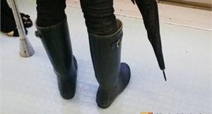 女大生連穿1周雨靴　竟香港腳流膿  