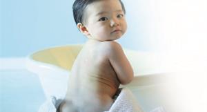 寶寶過敏性皮膚炎　洗澡4警訊