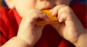 逾4成童零食控　三要三不防成癮