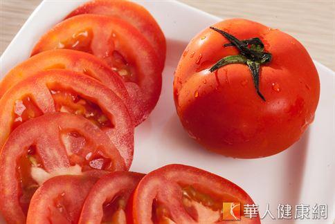 番茄含有茄紅素，能降低血液中的凝血因子活性，對心血管疾病有良好的保健功效。