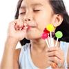 小孩愛吃零食　大人錯誤獎勵造成？