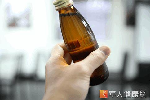 這樣吃會變老！能量飲料給你黃板牙