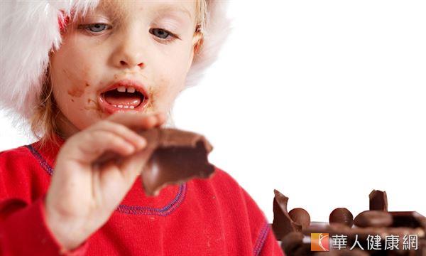 孩子嗜甜長不高？改吃水果黑巧克力
