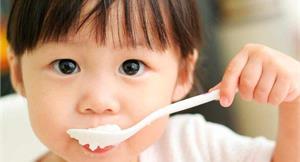 寶寶學使用餐具　等肚子餓學習較有效