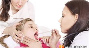 口腔紅疹潰瘍　小心是急性疱疹性口齦炎