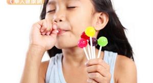 零食讓小孩變胖、過敏　潛藏窒息危機