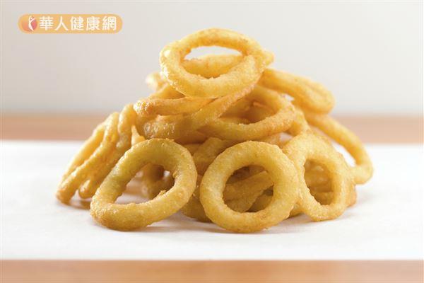 经高温油炸方式处理的洋葱圈,就可能含有致癌物质—丙烯酰胺。