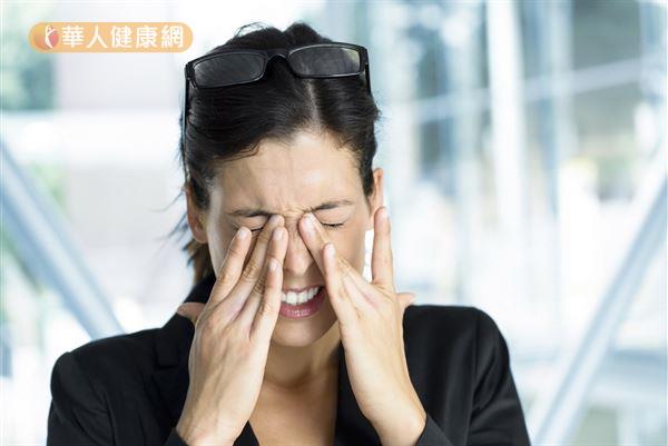 临床发现许多干眼症患者并非身体全部缺水,部分部位反而有水肿的现象。