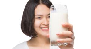 解析牛奶致癌說！酪蛋白的謎團原來是...