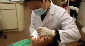 男中重度牙周病　延誤治療一次拔7顆牙
