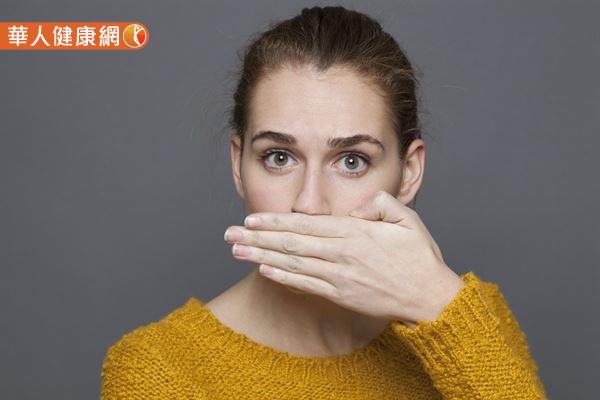 原因 口臭 口臭好困擾！醫：口臭成因有這些，6種方法助改善