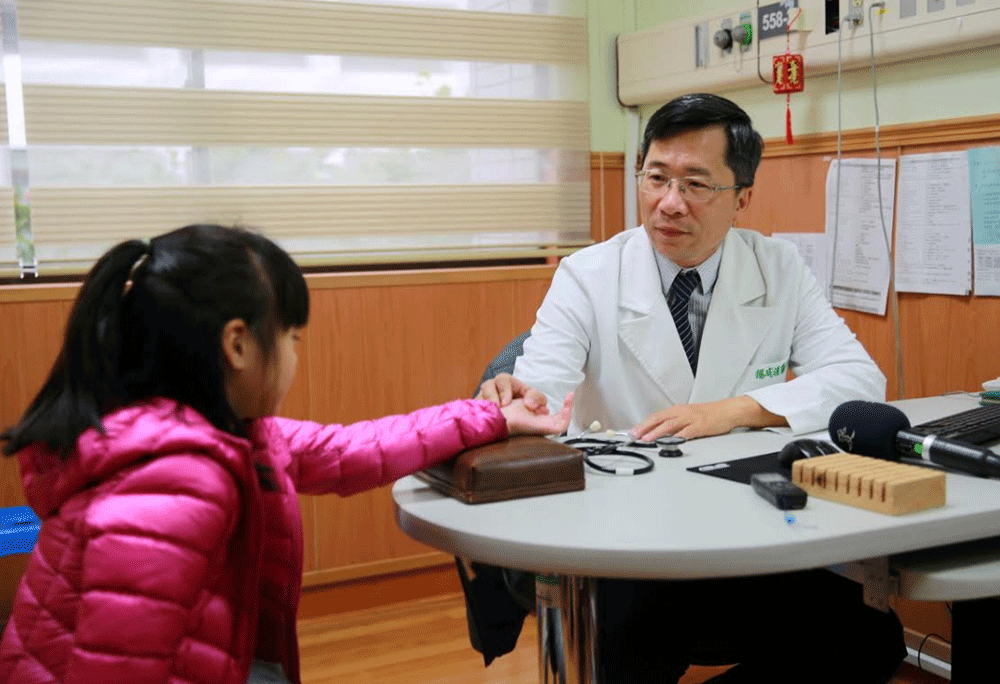 花蓮慈濟醫院中醫部兒科主任楊成湛醫師表示，超過5歲仍有尿床，需要醫師評估治療。（圖片提供／花蓮慈濟醫院）