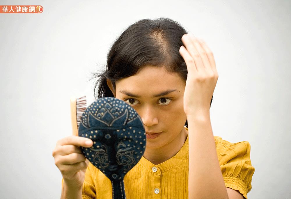 頭皮發炎也會造成落髮，包括常見：毛囊發炎、接觸性皮膚炎、頭皮曬傷、脂漏性皮膚炎，以及較少見的自體免疫疾病（例如：紅斑性狼瘡、天疱瘡等）。