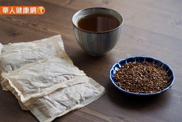 麥茶味甘鹹,不只入喉能解油膩,因能入脾、胃二經,開胃健脾、和中下氣、更能促進消化、除脹氣、消食積。