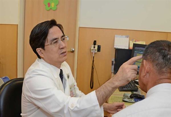 台北慈濟醫院神經外科徐賢達醫師表示，不明原因頭暈、頭痛、手腳無力、抽搐，要早就醫，以免延誤治療。（圖片提供／台北慈濟醫院）