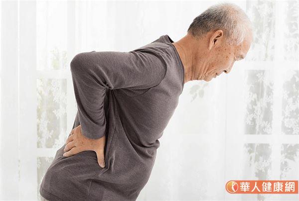 高齡最擔心骨科出問題，除了跌倒骨折以外，像是脊椎退化滑脫壓迫神經，往往會影響日常行動。