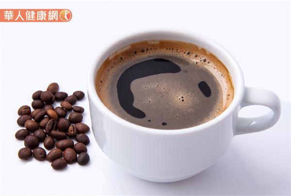 胃溃疡还爱喝咖啡、牛奶？小心提高胃酸浓度、难受又影响治疗！