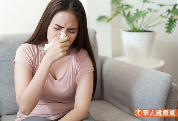 慢性鼻窦炎症状持续时间较长，容易反覆发生，且可能引起严重的并发症。