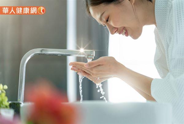 選對清潔、保養品,能讓「洗臉像做SPA保養」,使肌膚保持Q彈澎潤,由內而外重新恢復光澤、亮麗!