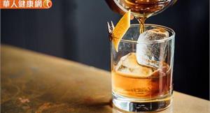 酒精有效殺病毒，所以喝酒可以強身嗎？