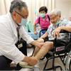 96歲陽光阿嬤膝關節退化，「痛到忘了笑容」　全膝關節置換術助重展笑顏
