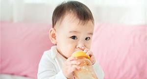 寶寶要喝水嗎？和長輩達不到共識？不妨聽聽兒科醫師的專業說法！