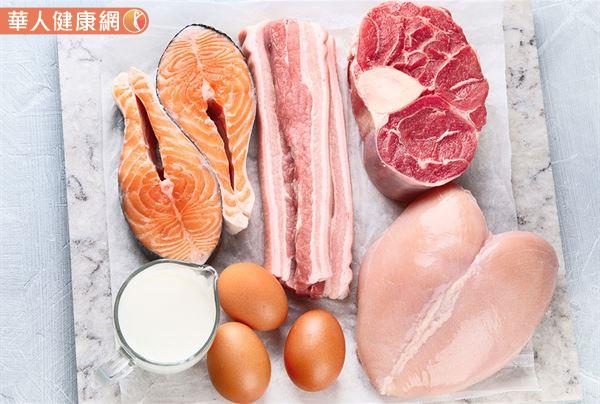 在所有受試者的飲食方面，經計算調查數據後得出平均總膽鹼攝取量為431±88 mg / day，其中磷脂醯膽鹼的攝取量為188±63 mg / day，且發現受試者飲食中的磷脂醯膽鹼主要來源為雞蛋（39%）及肉類（37%）。