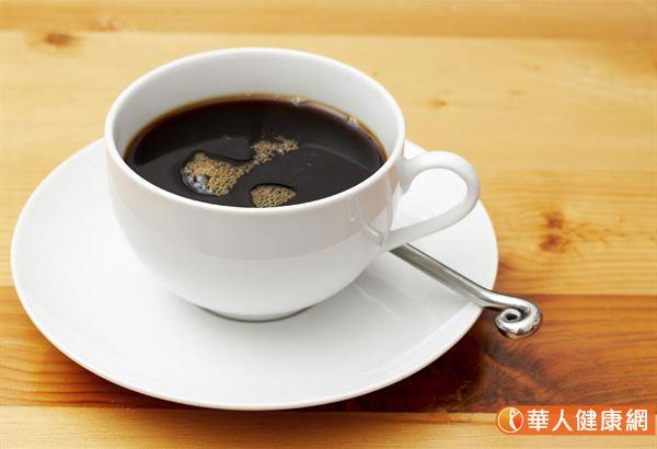長期喝咖啡並已經成癮的人，一旦突然中斷喝咖啡，卻可能出現頭痛、疲勞等不適現象。