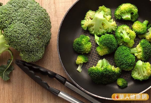 根據最新研究也發現，每天吃花椰菜可以保持腸道健康、防止關節炎、心臟病。