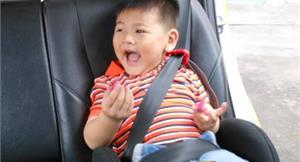 計程車裝安全椅　童不怕安全帶勒脖
