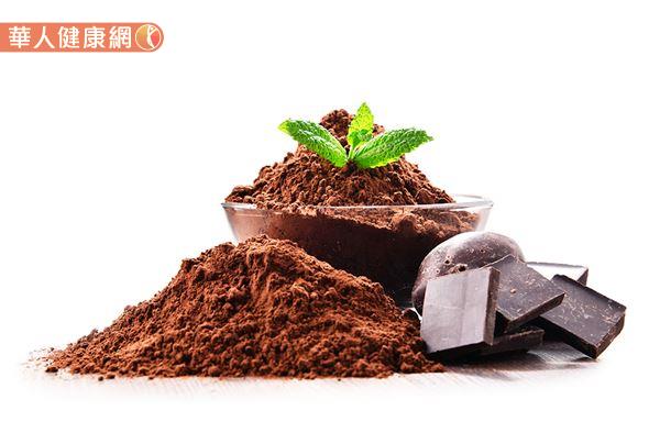每克天然可可粉中含有多達34.6毫克的黃烷醇，比牛奶巧克力、黑巧克力都要多上許多，因此研究人員建議，可以將1.5湯匙的天然可可粉泡成奶昔飲用。