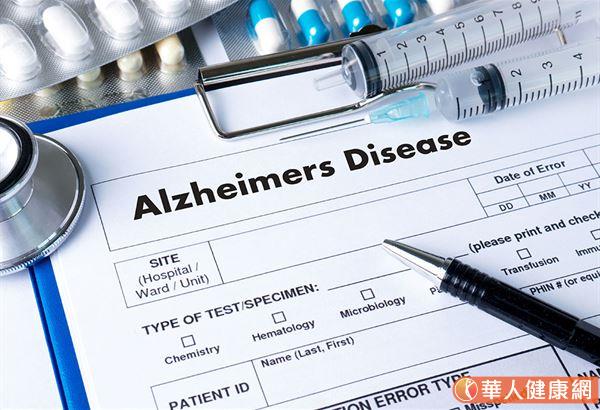 AD-8篩檢 即AD-8量表，提供極早期失智症篩檢，最主要包含阿茲海默症、血管性失智症等較常見的疾病症狀。十大警訊當中症狀如果超過2項有符合的話，就會建議到醫院做專業檢測。