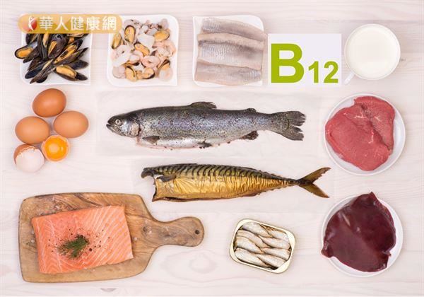 由於維生素B群中的B12，主要存在於動物性食物，例如，肝臟、紅肉、乳製品中。因此，對於吃純素（不吃奶蛋類）的素食者，十分容易缺乏。