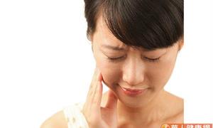 張口卡卡作響、關節疼痛…小心顳顎關節疼痛症候群上身