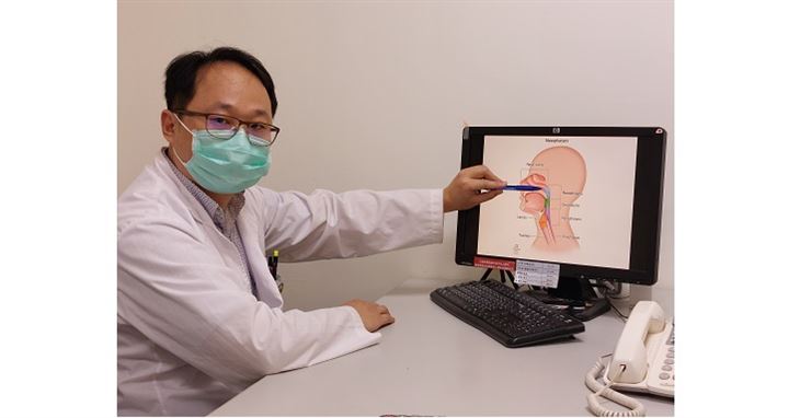 光田綜合醫院放射腫瘤科呂彥德醫師表示，目前最先進的鼻咽癌的治療方式是導航螺旋刀，它能結合影像導引科技，精準地利用高能量放射線來治療腫瘤。（圖片提供／光田綜合醫院）