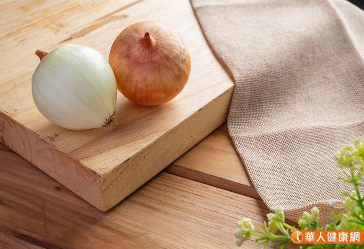 Quercetin in onions can inhibit the growth of Escherichia coli and Staphylococcus aureus. In fact, many urinary tract problems are caused by E. coli infection. If the intestinal tract is healthy, the urinary tract will be healthier!