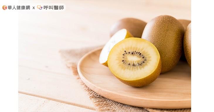 By eating kiwi, orange, banana, guava and other fruits, you can get a variety of nutrients in just one serving.