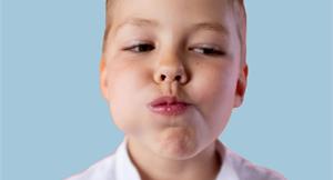 孩子講話「含滷蛋」？兒童言語失用症的特徵與引導方法