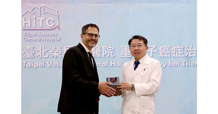 李偉強副院長(右)表示Hoppe教授來訪為雙方未來在臨床及研究長期合作帶來「希望」。（圖片提供／臺北榮總醫院）