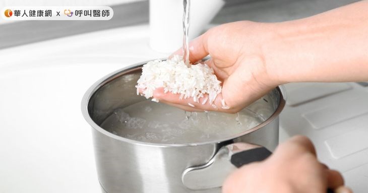 由於糙米口感較硬，侯玟伊營養師建議，可以將糙米泡在水中靜置約1小時，並且在煮飯時，將水和米的比例調整為1：1.3，就能輕鬆煮出軟Q的糙米飯。