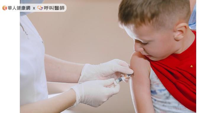 年滿六個月以上均可施打流感疫苗，尤其是還沒上小學的幼童，沒有學校安排集體施打，家長可別忘了安排為他們施打流感疫苗。