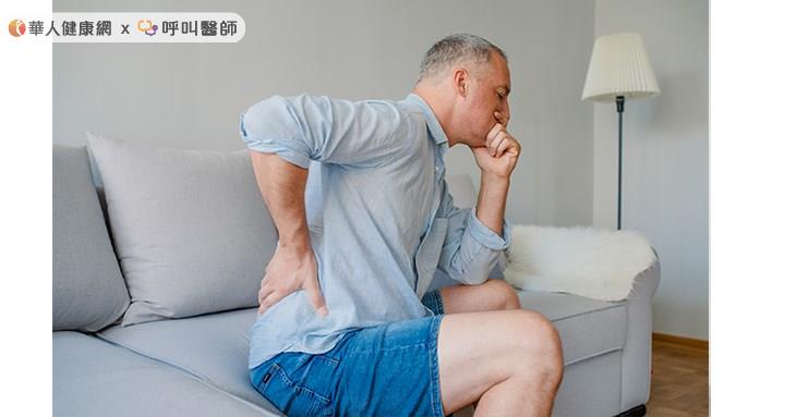 隨著年齡增長,脊椎結構可能會變得不穩定,椎間盤的退化或突出可能導致神經受到壓迫。