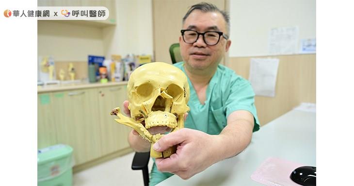 鄭旭棠醫師提醒,現代的顏面重建方式講求功能與外觀兼重,除了骨骼復位,也會盡量避免留下外露疤痕,讓患者能在心理與生理上都回到原本的生活。(圖片提供/亞洲大學附屬醫院)