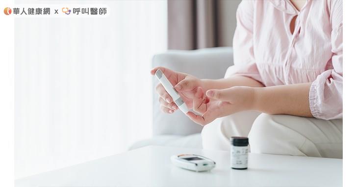 糖尿病患者的血糖上升,水晶體內的糖分會增加並吸收水分,導致水晶體提早混濁,提早產生白內障。