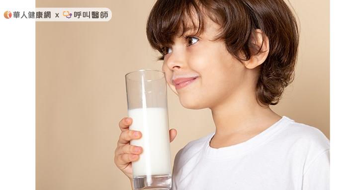 若孩子無法戒除消夜習慣,純牛奶是相對好的選擇。但是,避免以調味乳或含糖乳製品取代牛奶。
