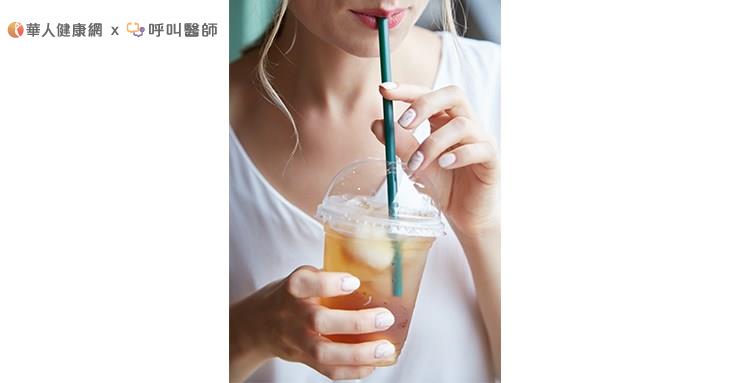 高糖飲食與慢性壓力結合後,會產生過多的壓力皮質素(Cortisol),這會損傷大腦負責理性思考與衝動抑制的「前額葉皮質」。