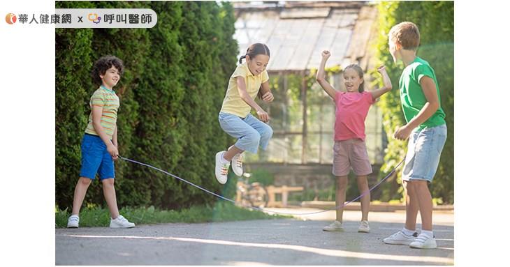 例如跳繩、籃球、羽毛球、飛盤、桌球,是最有效的天然抗壓方式!