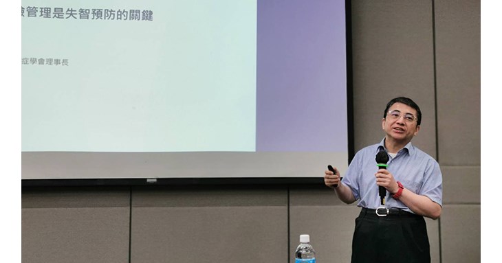 徐榮隆教授提醒,想要延緩認知退化並降低失智風險,可以從飲食、運動與健康管理多方面介入。