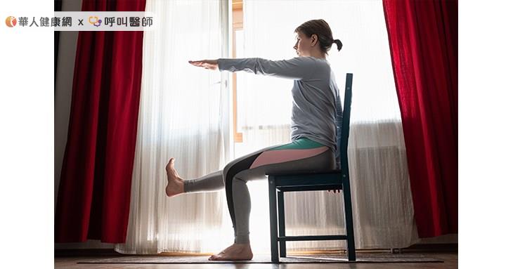 若遇到連續下雨無法外出,也可以在家進行抬腿運動或核心肌群訓練,每天維持20分鐘至30分鐘的活動時間,對於預防關節退化有相當大的幫助。